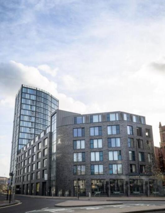Spacious Centre 2 Bedroom *